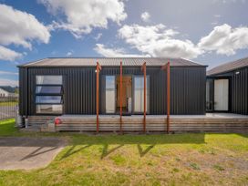 The Front Deckhouse - Whangamata Holiday Home -  - 1033083 - thumbnail photo 2