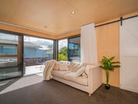 The Front Deckhouse - Whangamata Holiday Home -  - 1033083 - thumbnail photo 4