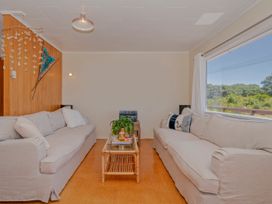 Over the Dunes - Cooks Beach Holiday Home -  - 1035042 - thumbnail photo 4