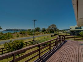 Over the Dunes - Cooks Beach Holiday Home -  - 1035042 - thumbnail photo 7