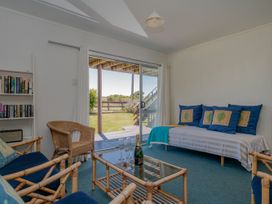 Over the Dunes - Cooks Beach Holiday Home -  - 1035042 - thumbnail photo 14