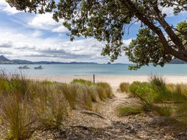 Over the Dunes - Cooks Beach Holiday Home -  - 1035042 - thumbnail photo 29