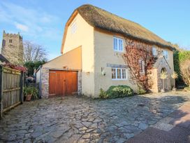 5 bedroom Cottage for rent in Torquay