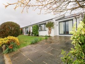 3 bedroom Cottage for rent in Newport
