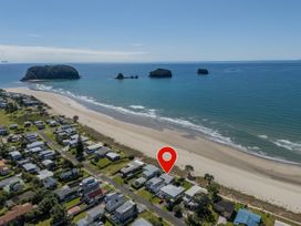 Beachfront Beauty - Whangamata Beachfront Home -  - 1037096 - thumbnail photo 2