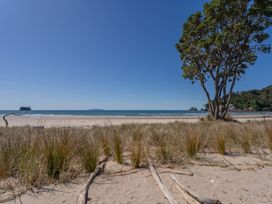Beachfront Beauty - Whangamata Beachfront Home -  - 1037096 - thumbnail photo 11