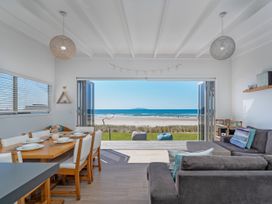 Beachfront Beauty - Whangamata Beachfront Home -  - 1037096 - thumbnail photo 13