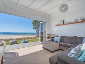 Beachfront Beauty - Whangamata Beachfront Home -  - 1037096 - thumbnail photo 15
