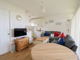 Pebbles - Norfolk - 1039419 - thumbnail photo 4
