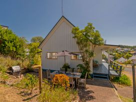 Sunshine Grove Retreat - Onemana Holiday Home -  - 1040622 - thumbnail photo 23