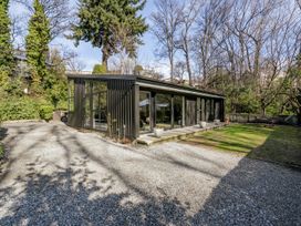A house with large windows in an outdoor area at Merioneth Retreat - Arrowtown Holiday Home Abel Tasman National Park