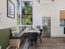 A kitchen with a table and chairs at Merioneth Retreat - Arrowtown Holiday Home, Abel Tasman National Park