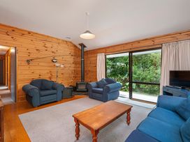 Puka Lodge (Rear dwelling) - Pukawa Bay Home -  - 1043885 - thumbnail photo 6
