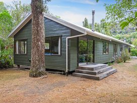 Puka Lodge (Rear dwelling) - Pukawa Bay Home -  - 1043885 - thumbnail photo 19