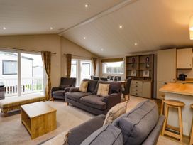 2 bedroom Lodge at Pevensey Bay - Kent & Sussex - 1043960 - thumbnail photo 2