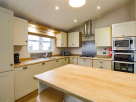 2 bedroom Lodge at Pevensey Bay - Kent & Sussex - 1043960 - thumbnail photo 9