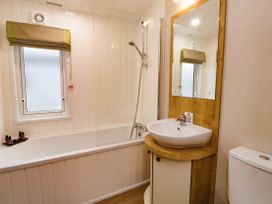 2 bedroom Lodge at Pevensey Bay - Kent & Sussex - 1043960 - thumbnail photo 13