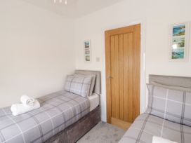 Benllech Bay Apartment 2 - Anglesey - 1045483 - thumbnail photo 13