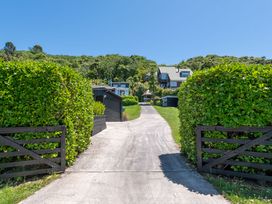 Kiwiana Bach - Lake Tarawera Holiday Home -  - 1046633 - thumbnail photo 41