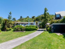 Kiwiana Bach - Lake Tarawera Holiday Home -  - 1046633 - thumbnail photo 42