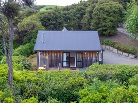 Fantail Cottage with Sea Views - Akaroa Holiday Home -  - 1049147 - thumbnail photo 19