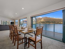 Huge Lakefront Delight - Queenstown Holiday Home -  - 1049845 - thumbnail photo 7