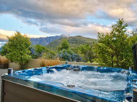 Huge Lakefront Delight - Queenstown Holiday Home -  - 1049845 - thumbnail photo 28