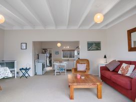 Clara's Togs and Towels - Waihi Accommodation - Bachcare NZ -  - 1050047 - thumbnail photo 6
