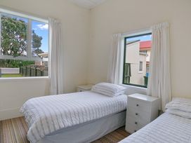 Clara's Togs and Towels - Waihi Accommodation - Bachcare NZ -  - 1050047 - thumbnail photo 12