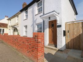 3 bedroom Cottage for rent in Chichester