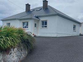 3 bedroom Cottage for rent in Derrybeg