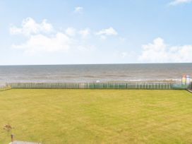 Beachside Apartment - North Yorkshire (incl. Whitby) - 1055840 - thumbnail photo 3