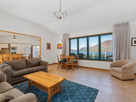 Deja Vu - Queenstown Holiday Home -  - 1056318 - thumbnail photo 5