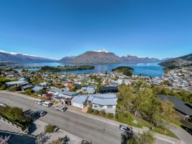 Deja Vu - Queenstown Holiday Home -  - 1056318 - thumbnail photo 26