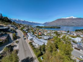 Deja Vu - Queenstown Holiday Home -  - 1056318 - thumbnail photo 29