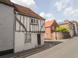 3 bedroom Cottage for rent in Canterbury