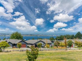 Lake View Bliss - Lake Taupo Holiday Home -  - 1057015 - thumbnail photo 26