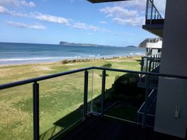Beachfront Heights - Pauanui Holiday Apartment -  - 1057923 - thumbnail photo 11