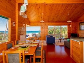 The Captain's Lookout - Onemana Holiday Home -  - 1058547 - thumbnail photo 4
