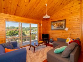 The Captain's Lookout - Onemana Holiday Home -  - 1058547 - thumbnail photo 6