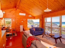 The Captain's Lookout - Onemana Holiday Home -  - 1058547 - thumbnail photo 8