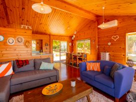 The Captain's Lookout - Onemana Holiday Home -  - 1058547 - thumbnail photo 10