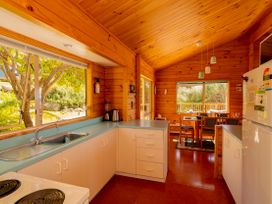 The Captain's Lookout - Onemana Holiday Home -  - 1058547 - thumbnail photo 12