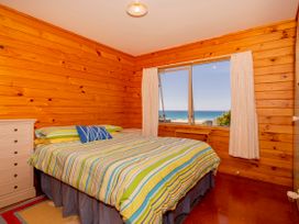 The Captain's Lookout - Onemana Holiday Home -  - 1058547 - thumbnail photo 15