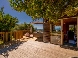 The Captain's Lookout - Onemana Holiday Home -  - 1058547 - thumbnail photo 19
