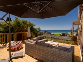 The Captain's Lookout - Onemana Holiday Home -  - 1058547 - thumbnail photo 23