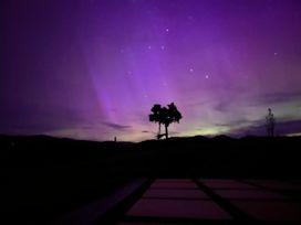 A night sky with stars and a tree at Vino and Views - Bannockburn Holiday Home, Cromwell