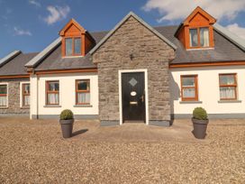 4 bedroom Cottage for rent in Miltown Malbay