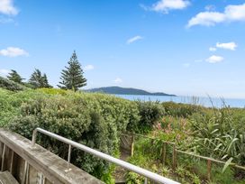 The Beach Bach - Waikanae Beach Holiday Home -  - 1060824 - thumbnail photo 5