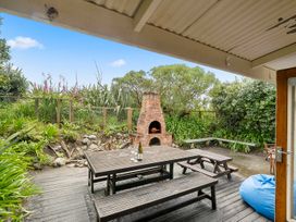 The Beach Bach - Waikanae Beach Holiday Home -  - 1060824 - thumbnail photo 8